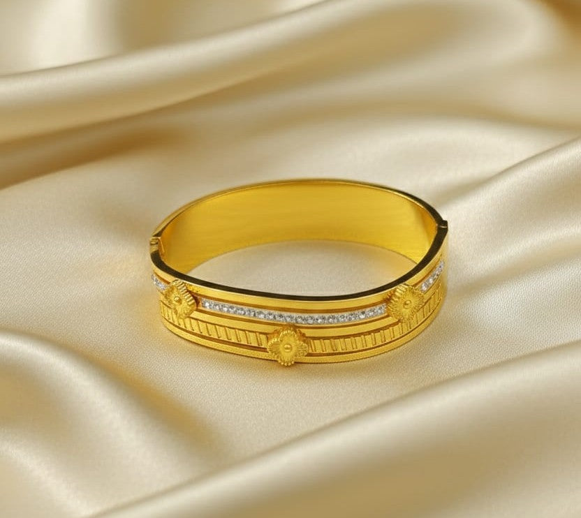 ADJUSTABLE HANDCUFF, GOLD PLATED