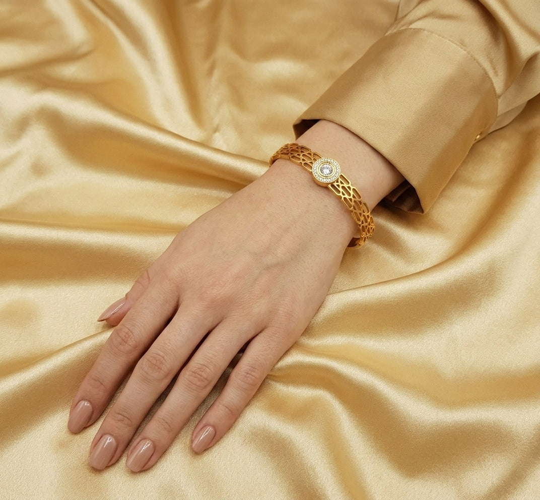 HAND CUFF, STAINLESS STEEL, GOLD PLATED WITH AMERICAN DIAMOND