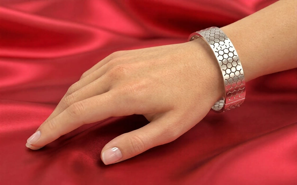 ADJUSTABLE HAND CUFF, STAINLESS STEEL, SILVER PLATED