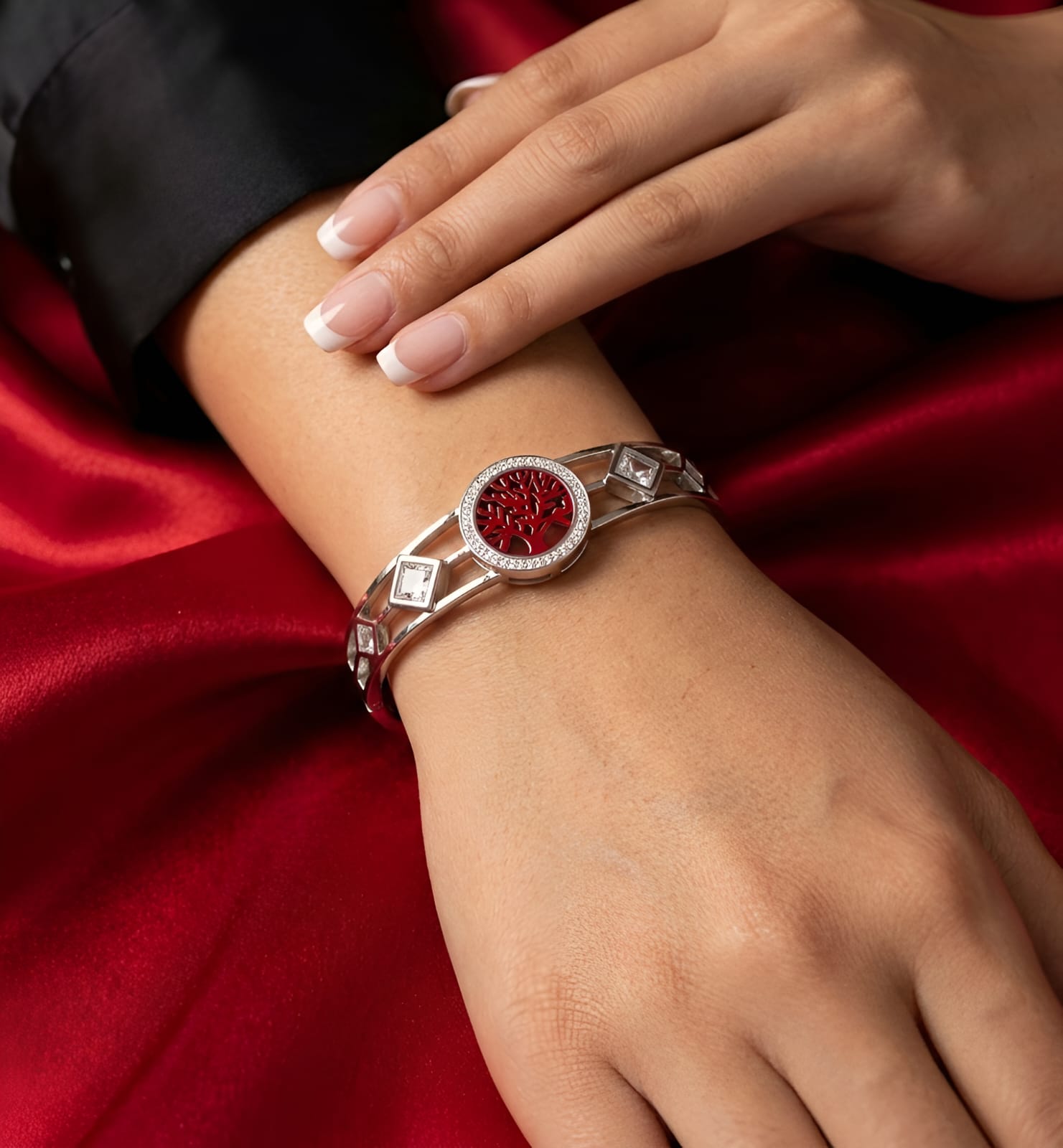 HAND CUFF, STAINLESS STEEL, SILVER PLATED WITH AMERICAN DIAMOND