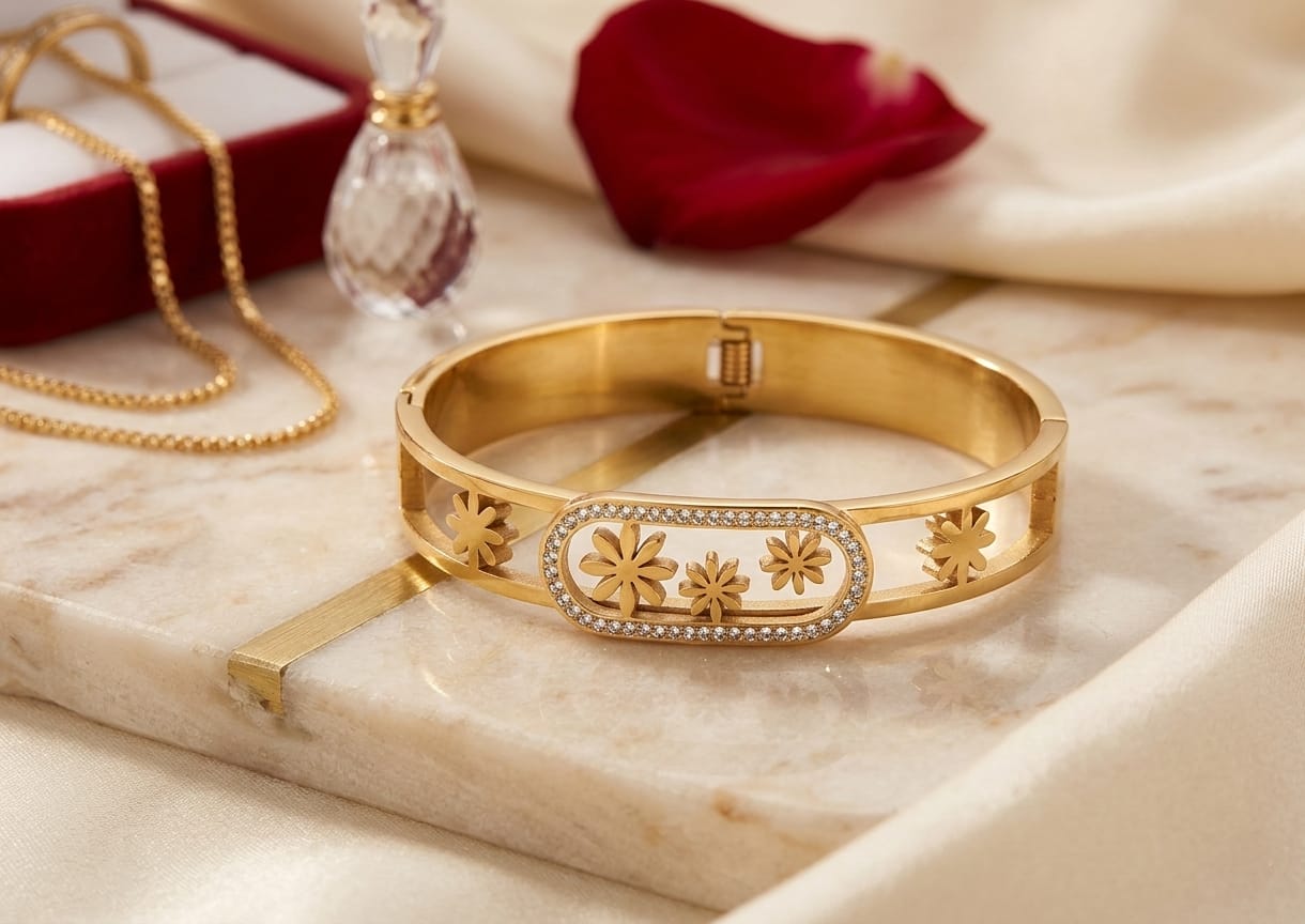 HAND CUFF, GOLD PLATED WITH AMERICAN DIAMOND