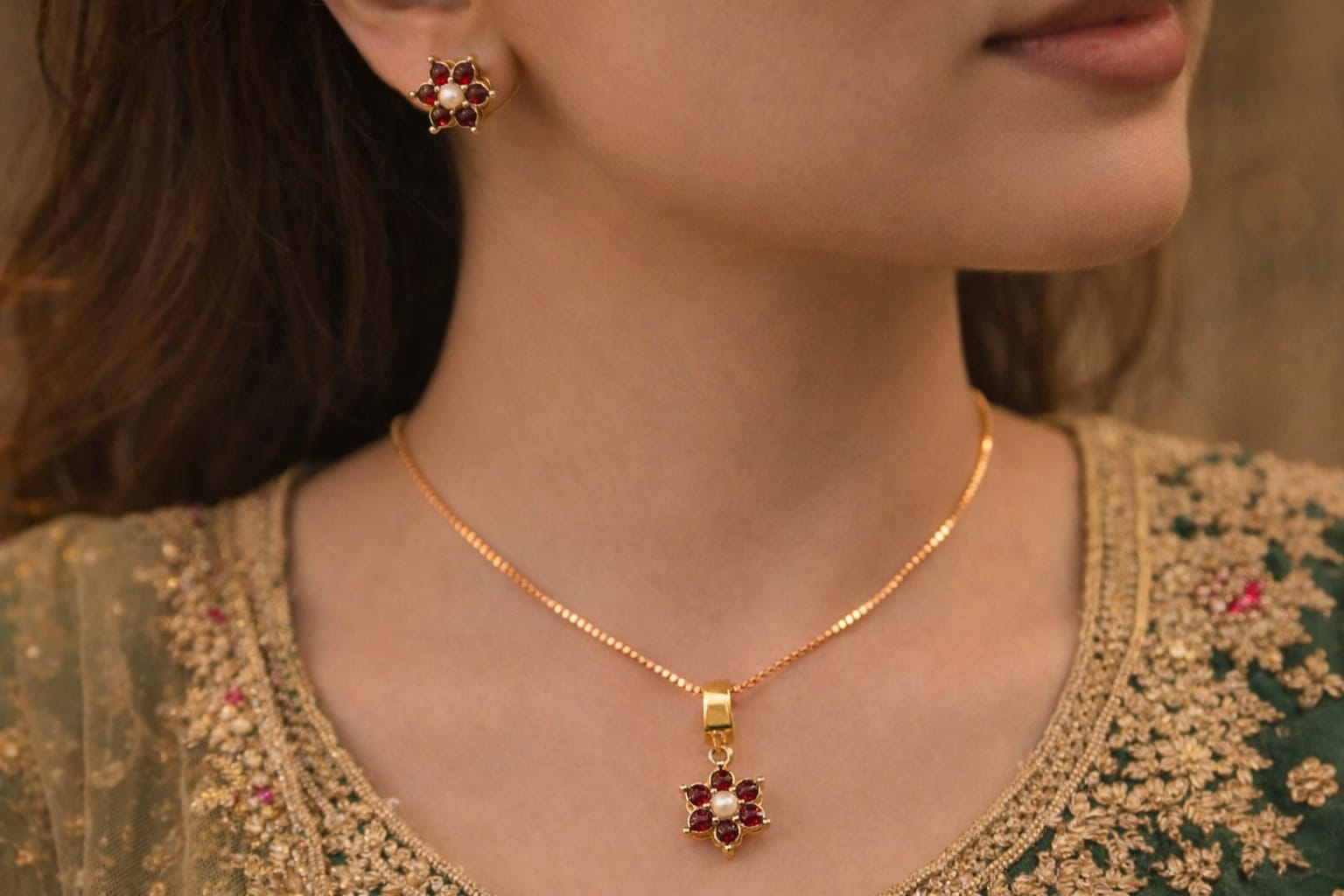 Luminous 24K Gold Plated Flower Design Necklace